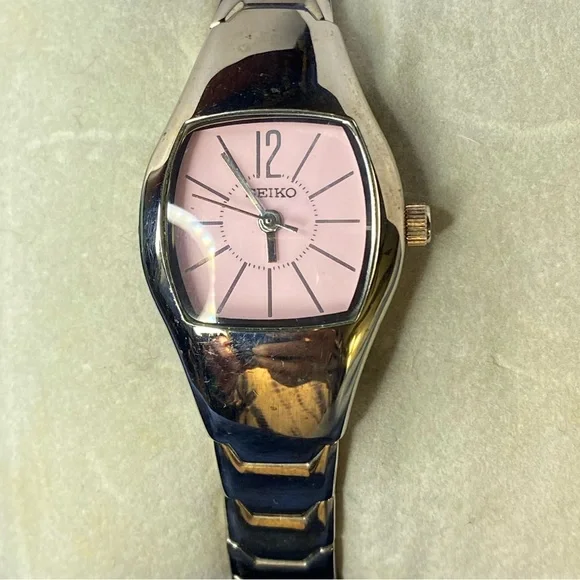 Seiko | Accessories | Sleek Ladies Seiko Watch | Poshmark display picture 3